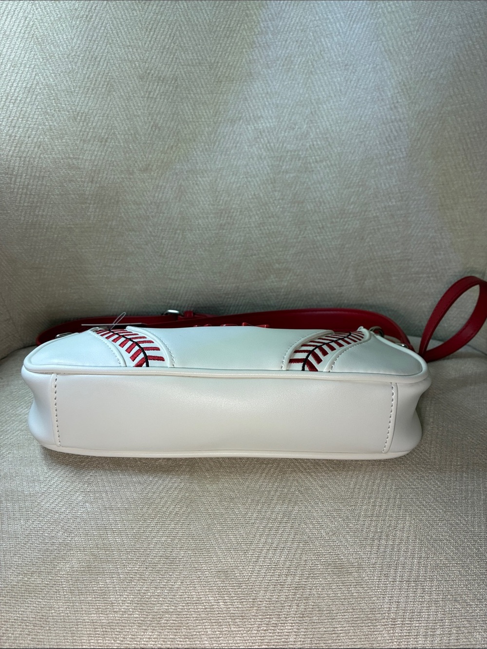 Betsey Johnson White Crossbody Red Baseball Stitching and XOX and Hotdog Charm - Picture 9 of 12